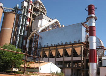 Reverse clearance air baghouse